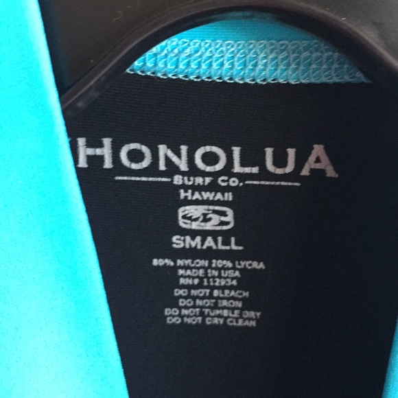 Honolulu Rash Guard - Picture 3 of 4